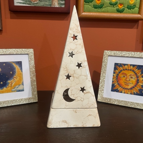 90’s party lite votive candle holder
11” tall 5” wide
celestial moon and stars - Picture 7 of 7